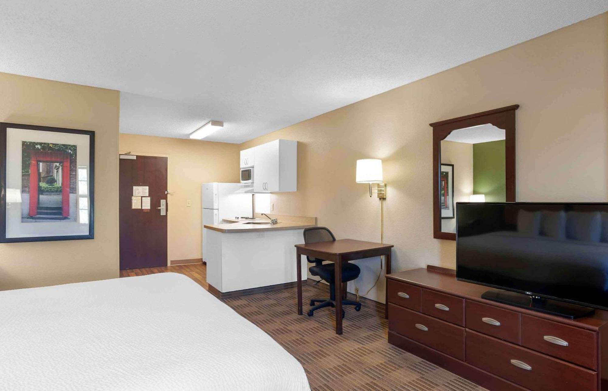 Extended America - Lauderdale - Cypress Creek - Andrews Ave 2* Oakland Park