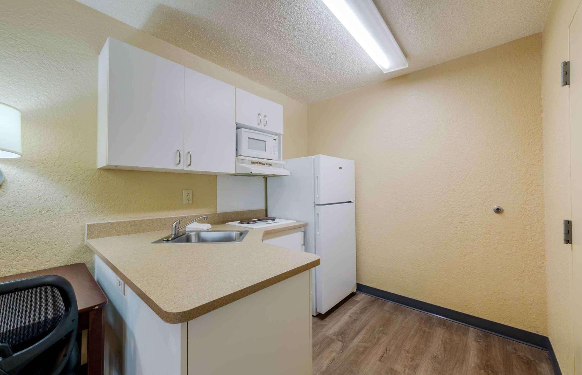 Extended America - Lauderdale - Cypress Creek - Andrews Ave Oakland Park