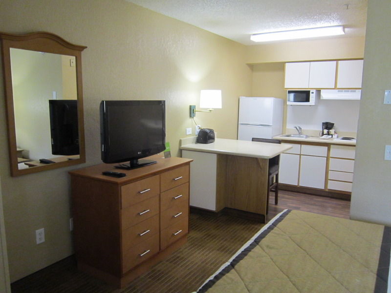 Extended America - Lauderdale - Cypress Creek - Andrews Ave Oakland Park