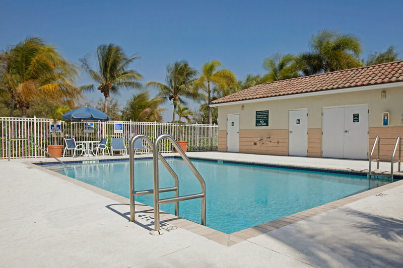 Extended America - Lauderdale - Cypress Creek - Andrews Ave