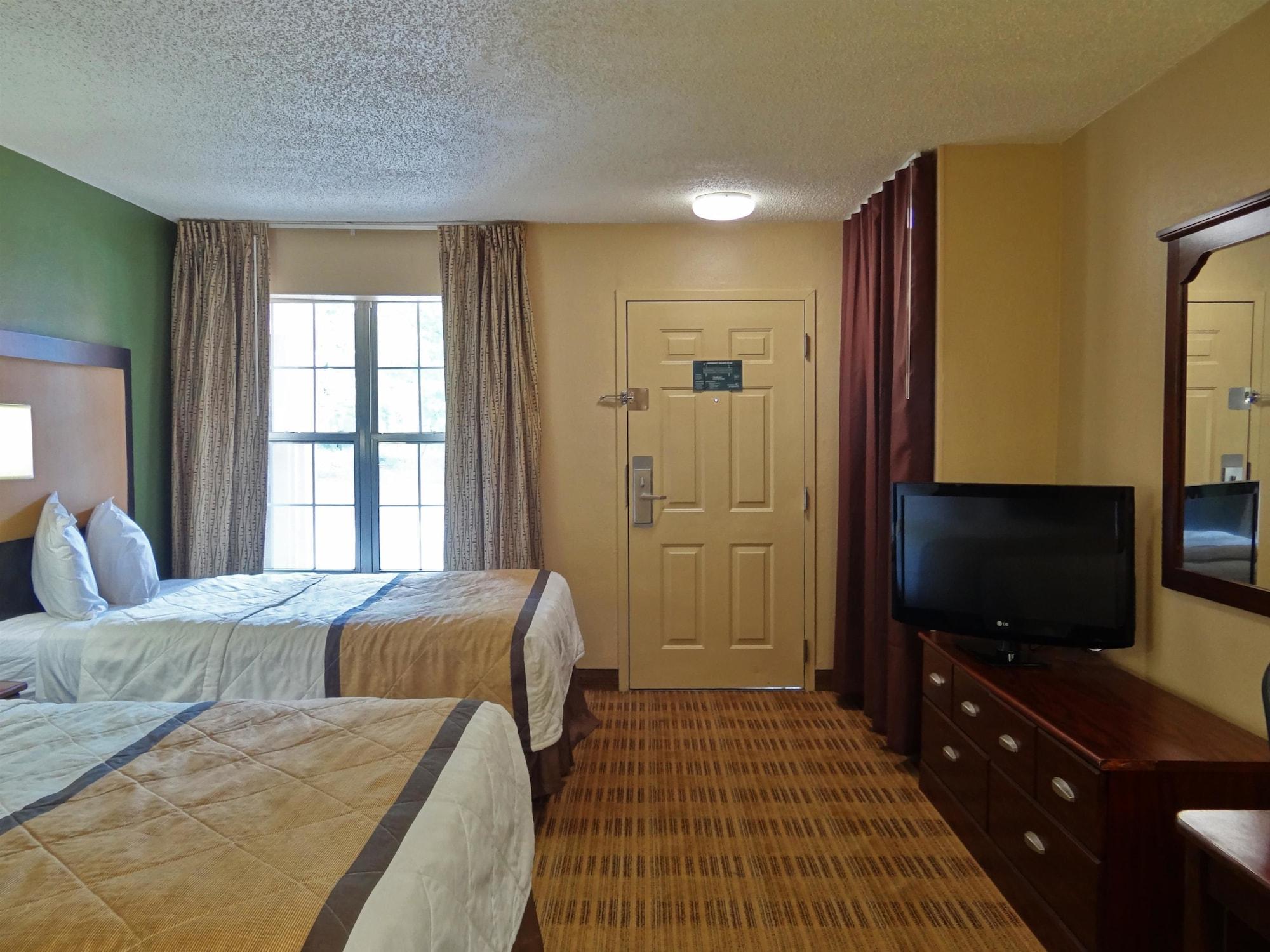 Extended America - Lauderdale - Cypress Creek - Andrews Ave Oakland Park
