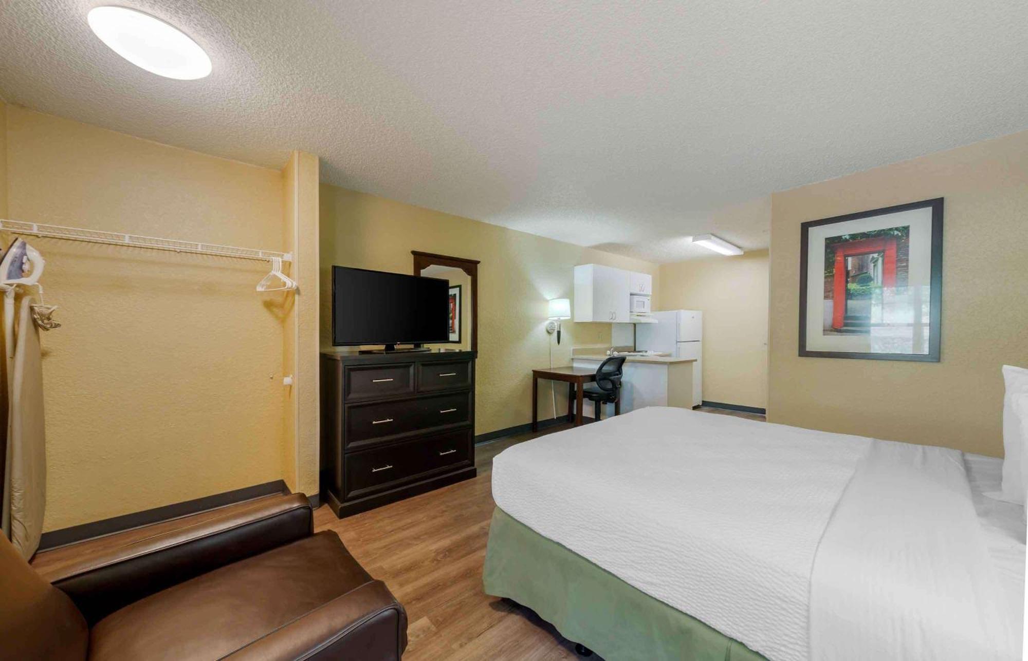Extended America - Lauderdale - Cypress Creek - Andrews Ave 2*