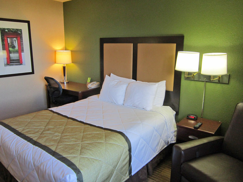 Extended America - Lauderdale - Cypress Creek - Andrews Ave Oakland Park
