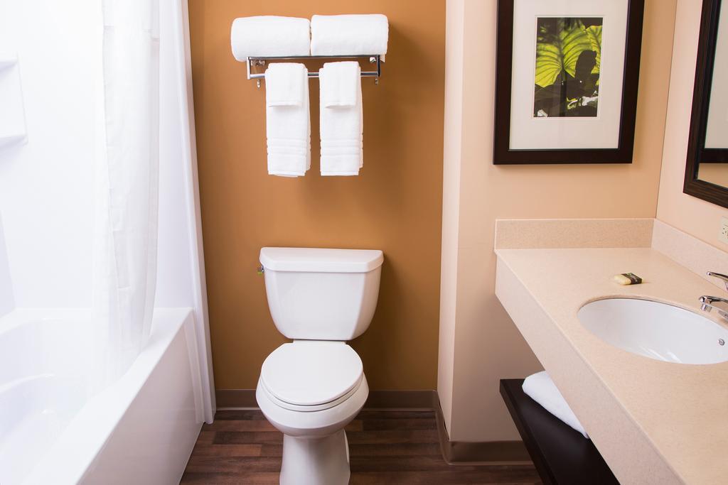 Extended America - Lauderdale - Cypress Creek - Andrews Ave Oakland Park